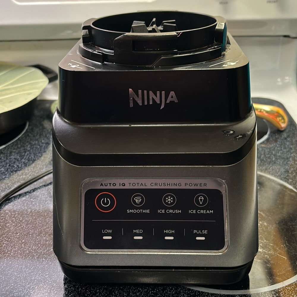 Ninja blender base. Will include the pitcher and blade.